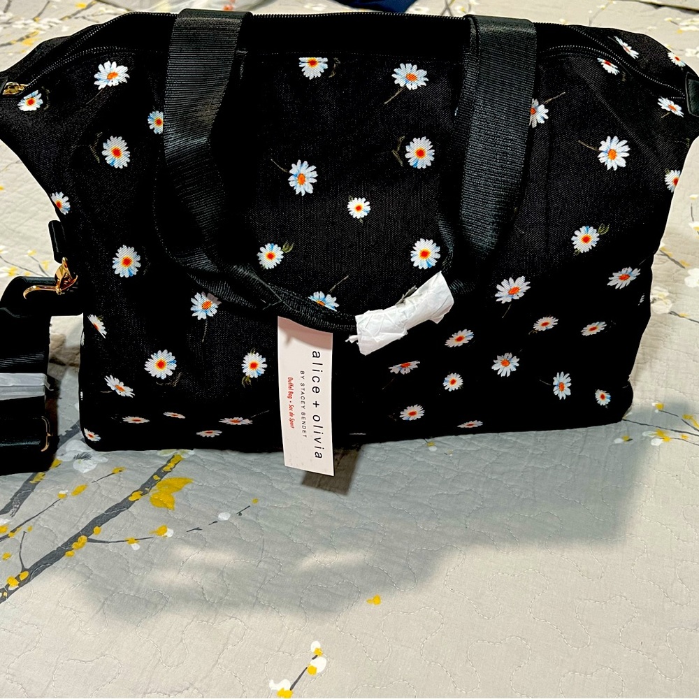 BRAND NEW ALICE AND OLIVIA WEEKEND BAG.